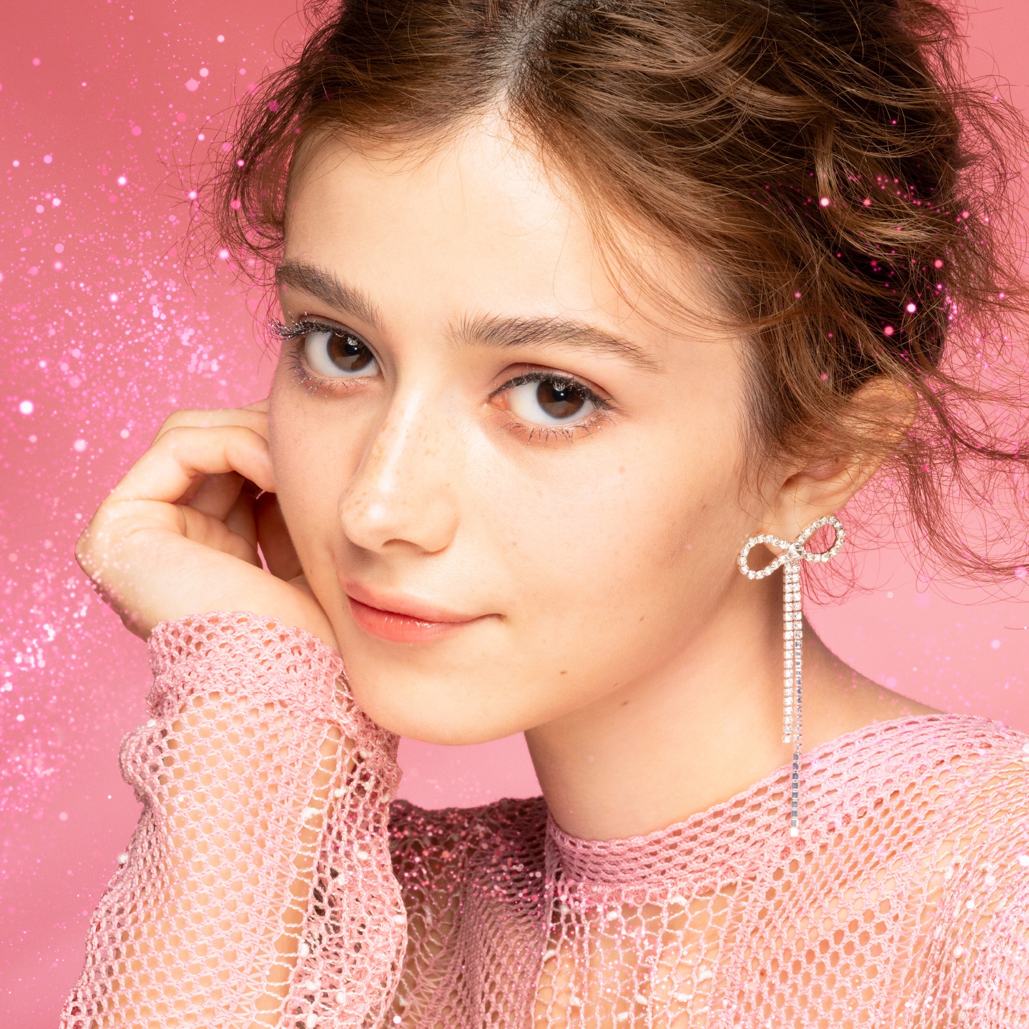 グリッターマスカラのカラバリをチェック✨

オンオフ問わず使いやすいベージュ系とピンク系の2色展開。

・ピンキースノウ
甘酢ぎない王道ピンクで、パッと明るく輝くピンクグリッター

・フローズンヌード
肌になじみながらも、華やかで印象的にキ