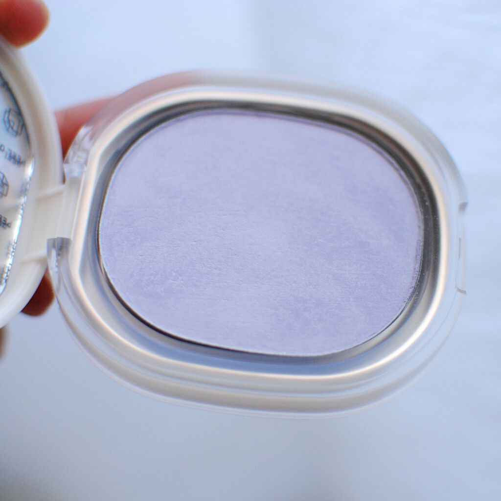 Ameli BAKED POWDER MILKY VIOLETのクチコミ「アメリのパウダー。透明感が欲しくてパープルにした。薄いベールをかけたような肌になる。
しかもサ.....」（3枚目）