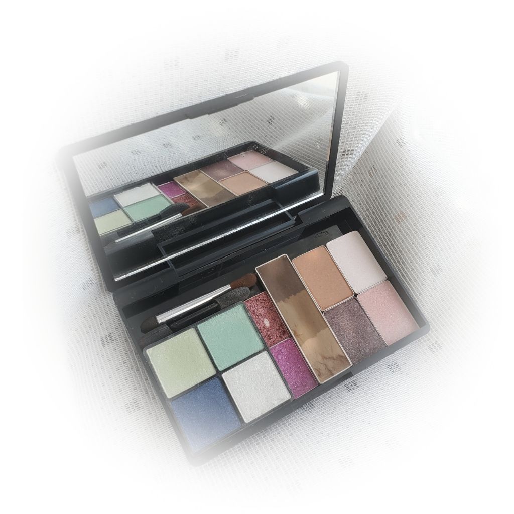 メイクアップケース(ミラー付き)/DAISO/その他化粧小物を使ったクチコミ（2枚目）