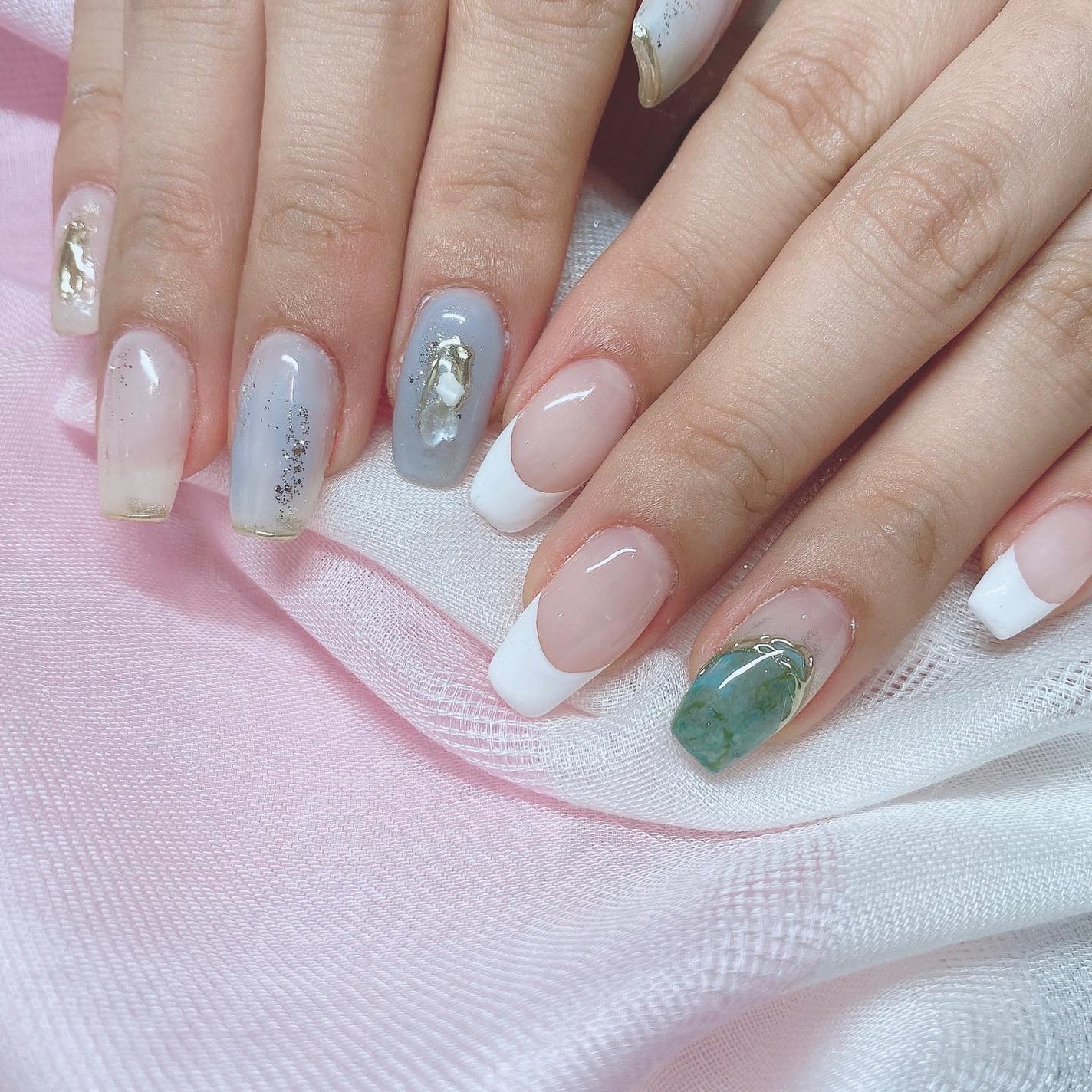 kanna on LIPS 「・・・まいねいる💓右手:ブルーニュアンス💙左手:バーチャルフレ..」(2枚目)