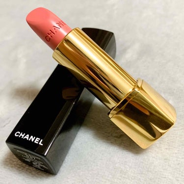 CHANELの限定パッケージ
ルージュ アリュール 337
カメリア ローズ ドゥ シャネル💄
‍

お友達からのお誕生日プレゼントで頂きました。

カメリアがCHANELのロゴの代わりになってて
めち