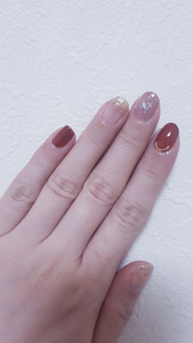 明日はお休みなのでネイル💅

最近、またネイルするのが楽しくなってきたので

ちょくちょく投稿させてもらいます🎵

大したネイルじゃないけど笑

💠キャンメイクカラフルネイルズ　N14
💠キャンドゥ　シ