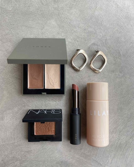 THREE シマリング グロー デュオ/THREE/クリームハイライトを使ったクチコミ(2枚目)