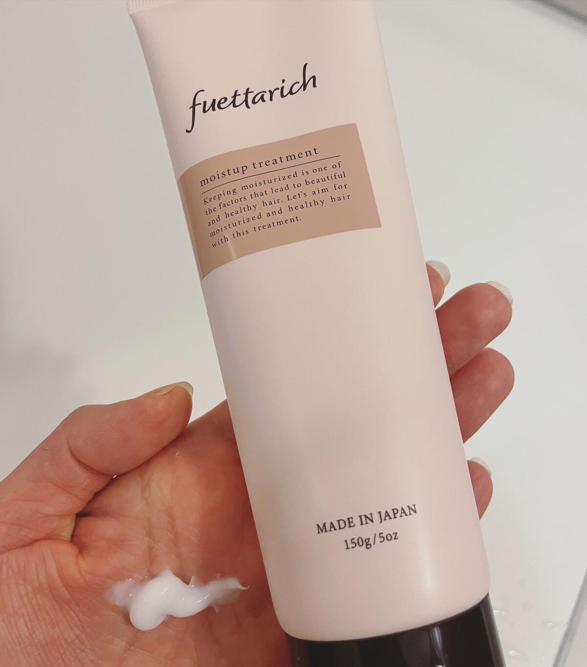 フエッタリッチのコンディショナーをシャンプーと合わせて使ったこともあり、より髪の毛がしっとりしました🤭💕
ヘアパックにも使えるので、湯船に浸かりながらパックタイム🛁
香りも良いのでおすすめです💐

ヒートモイスト処方なので、髪の毛を