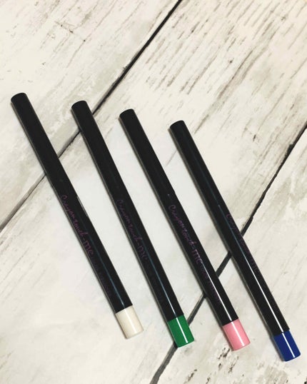 キャンドゥ カラーアイライナーのクチコミ「
キャンドゥ
TMカラーアイライナー
ずっと探してたら…
棚の下にひっそりありました😂
.....」(2枚目)