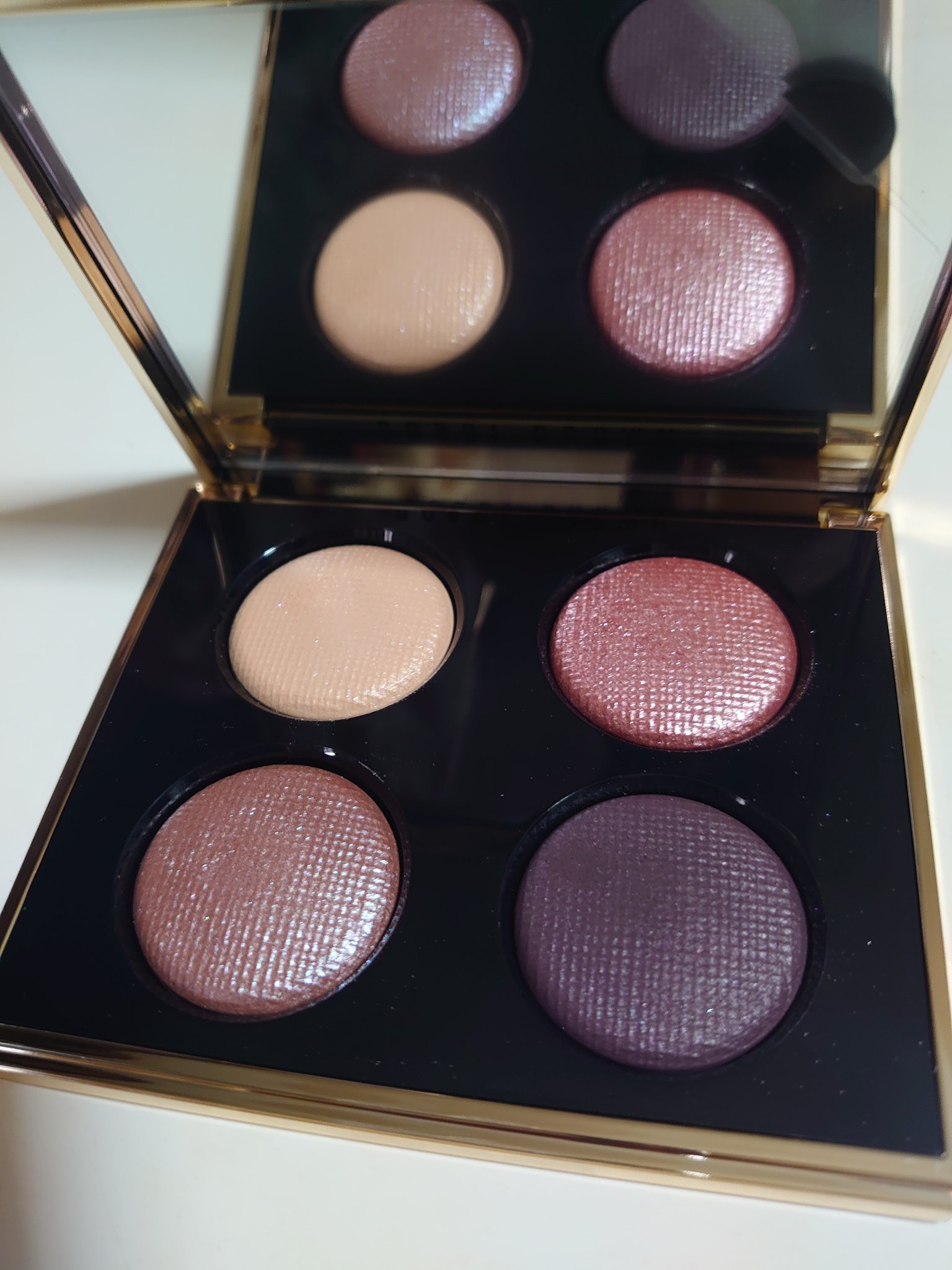 リュクス アイシャドウ クォード グロウ ウィズ ラブ コレクション/BOBBI BROWN/アイシャドウパレットを使ったクチコミ（1枚目）