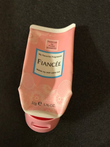 フィアンセ　ハンドクリーム ピュアシャンプーの香り

使い切りました。

少量で結構香ります。

保湿はそこまででした。

 #正直レビュー  #ピンクコスメ の画像 その2