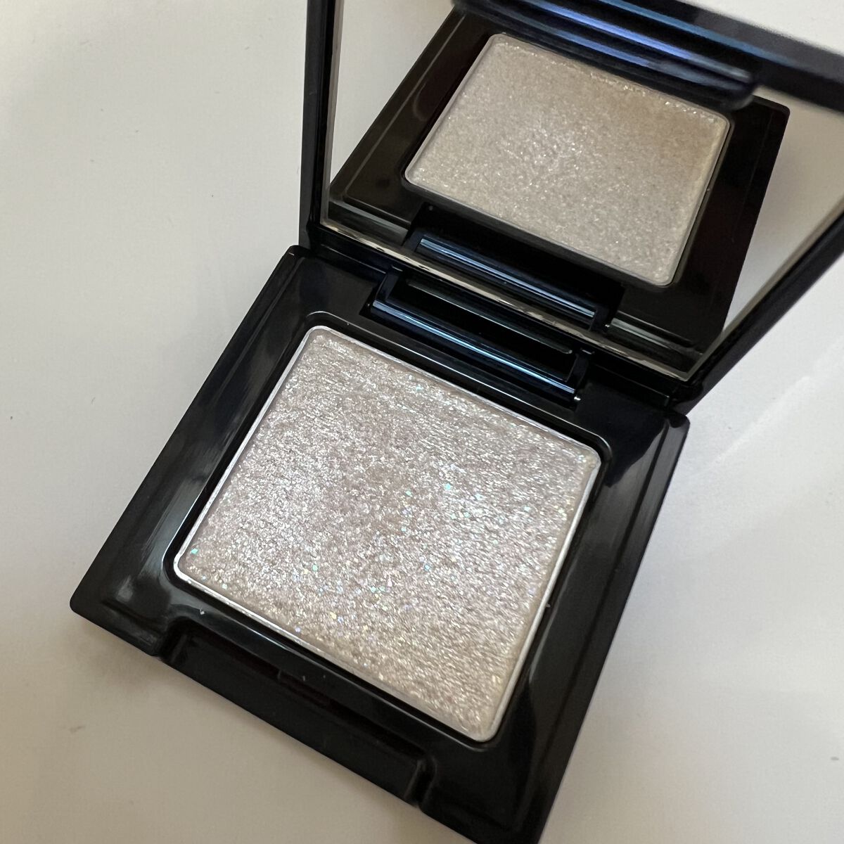 ラズル アイカラー/エレガンス ラズル /単色アイシャドウを使ったクチコミ（2枚目）