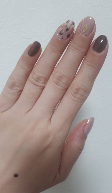 明日はお休みなのでネイル💅

最近またネイルにハマってきたきた✨

レオパード風にしましたっ

ダイソーのカンコレネイルのミルクティらしいが

ん～？
くすみピンクかなぁ～

