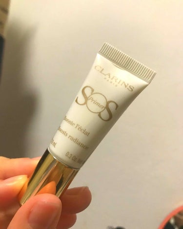 Clarins 🍀
前回買ったコンフォートオイルリップのおまけで付いてきたものです🙆‍♀️
サイズは市販のものより一回り小さいものかと😳
丁度いつも使っている下地がなくなったので😂下地だけど化粧後に少し