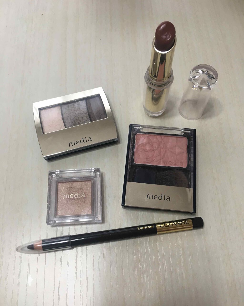 グラデカラーアイシャドウ/media/アイシャドウパレットを使ったクチコミ（1枚目）