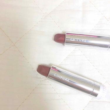 CHIFURE♡口紅（詰替）

プチプラなのに色がどストライク🔥

549番はレッド系パール👄通称エロリップ

748番はブラウン系！

2色重ねたらめっちゃいい色♥️
コスパ最強！！！！！350円🤷🏻