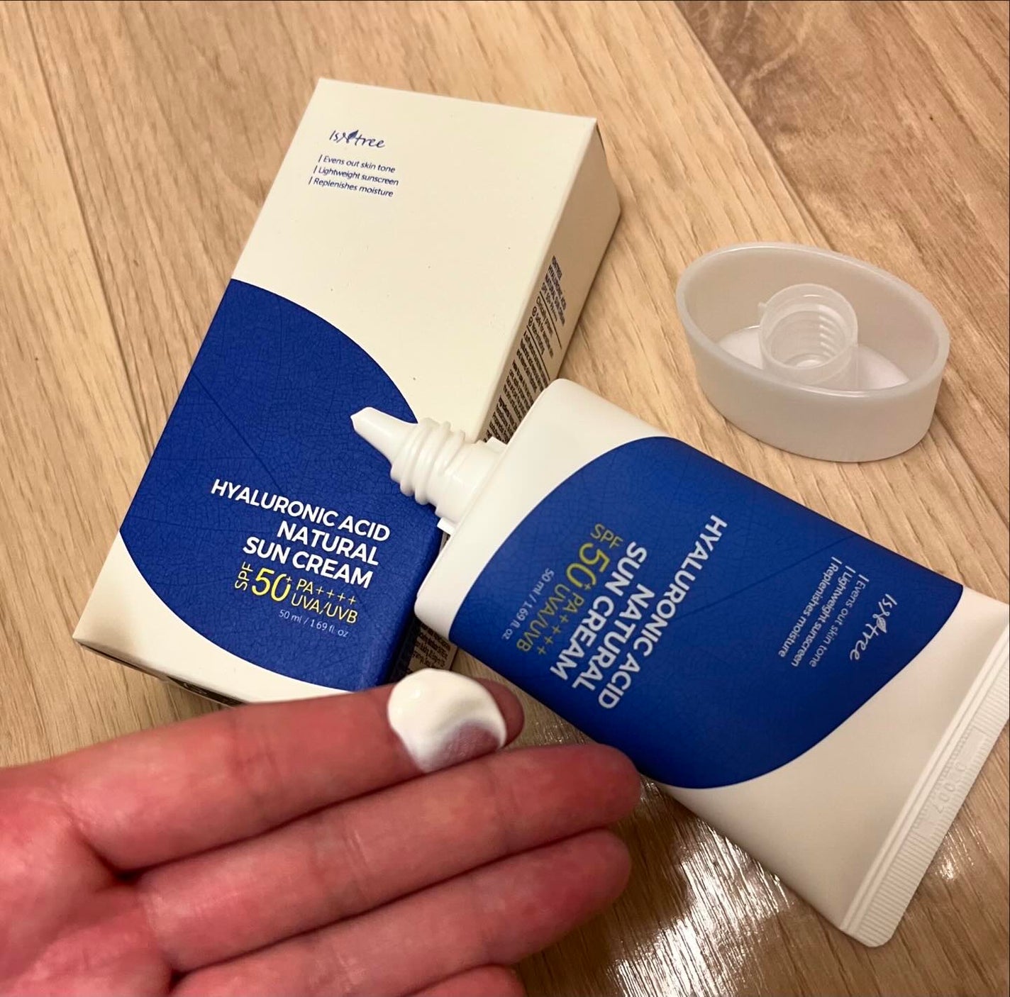 Bchan on LIPS 「ヒアルロン酸ウォーターエッセンス、ヒアルロン酸サンナチュラルク..」(3枚目)