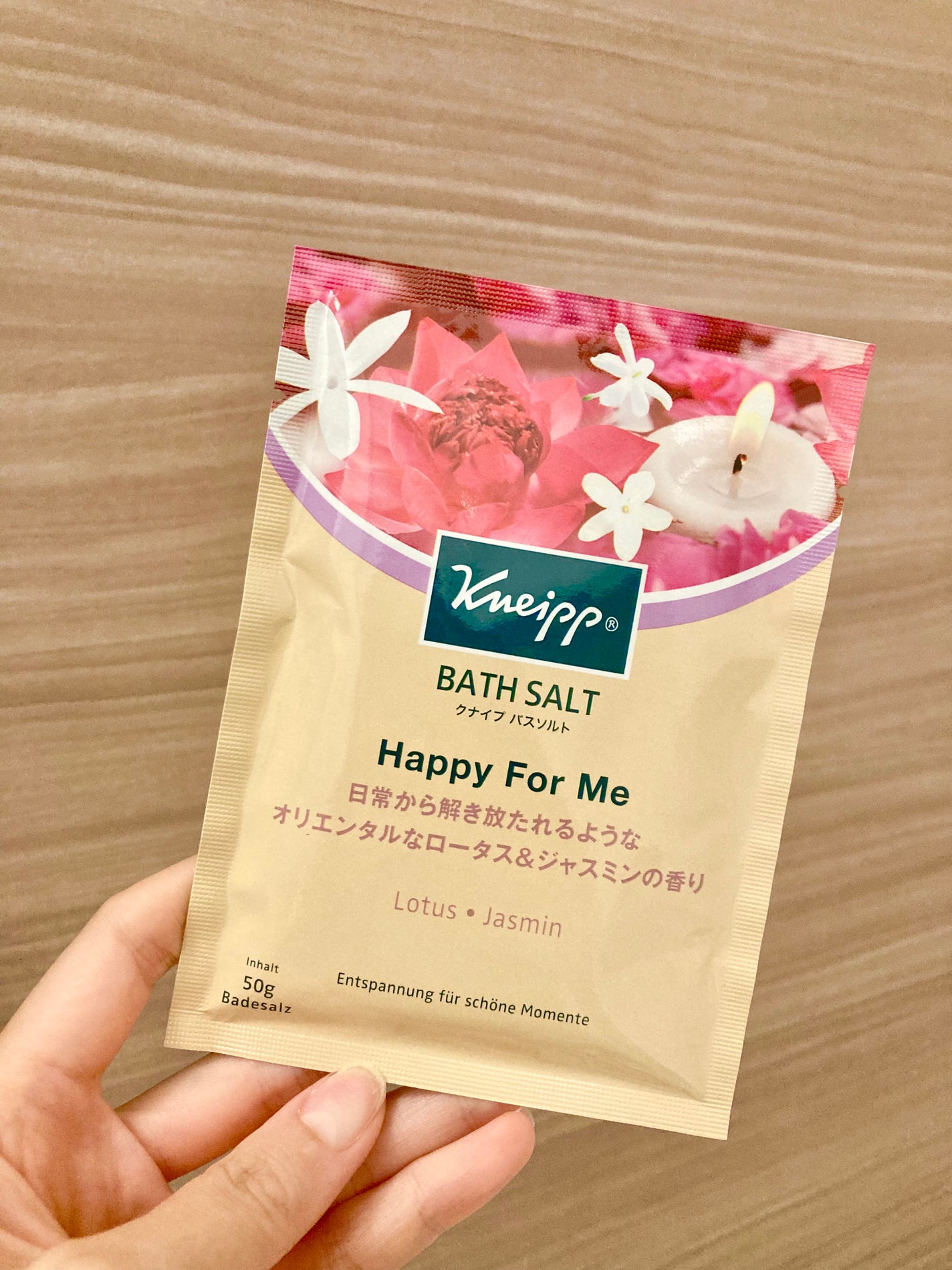 バスソルト ハッピーフォーミー ロータス&ジャスミンの香り/クナイプ/無機塩系入浴剤を使ったクチコミ(2枚目)