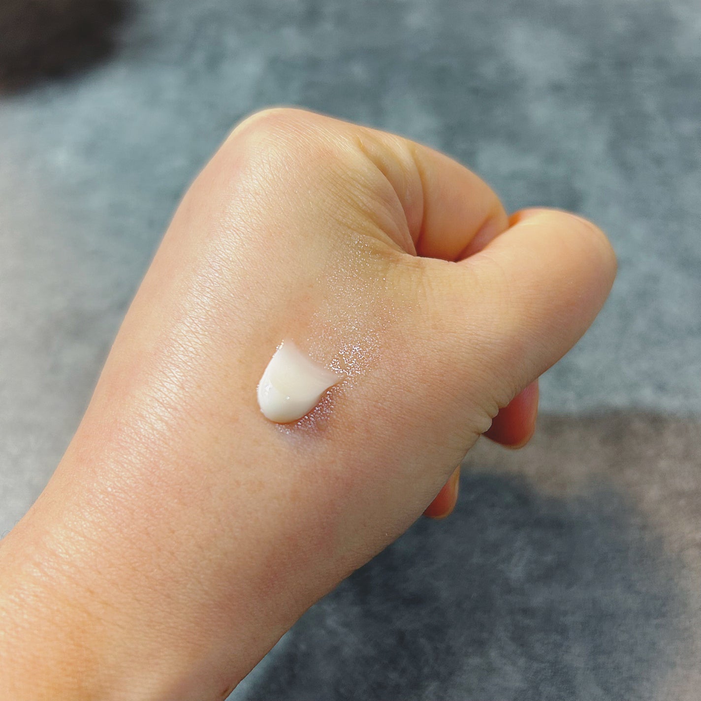 志音 on LIPS 「天然アルム石のチカラで汗とニオイを元から防ぐ効果が期待でき..」(4枚目)