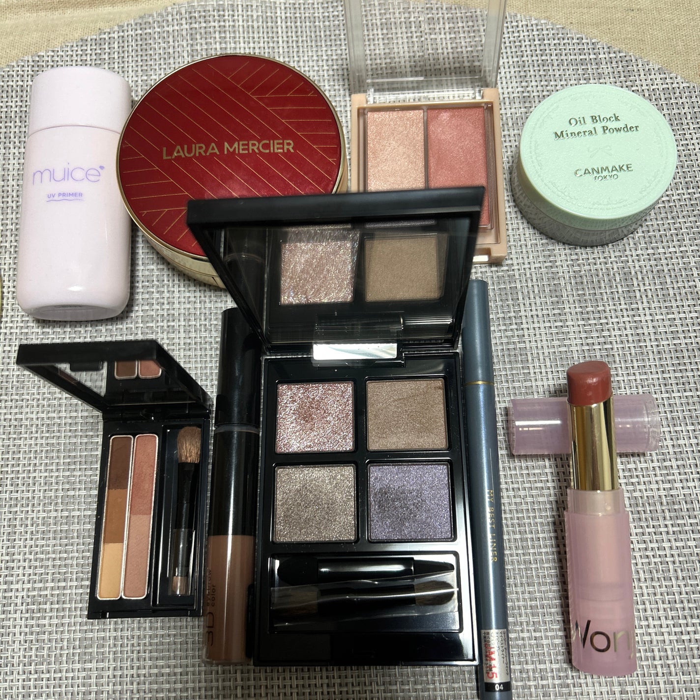 フローレス ルミエール ラディアンス パーフェクティング クッション/ローラ メルシエ/クッションファンデーションを使ったクチコミ(2枚目)