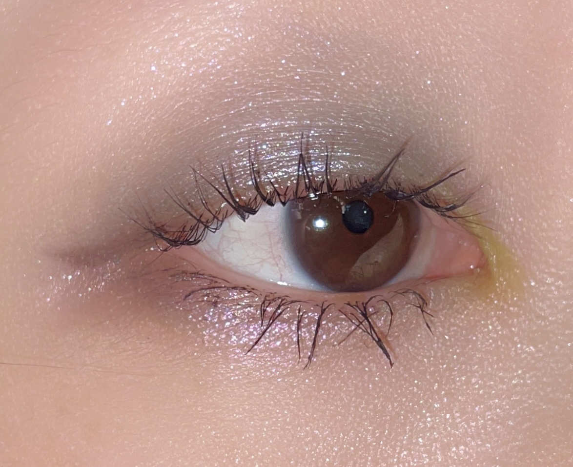 🌟rom&nd
ベターザンアイズ
B03　グリッツインブラック

見た目は黒と白だけど、
白はブルーとピンクの偏光パール。
黒も一色は多色ラメ！
しっとり系でクリームに近い質感。

ブラックは結構発色がいいので塗り過ぎ注意。
いっそのこと