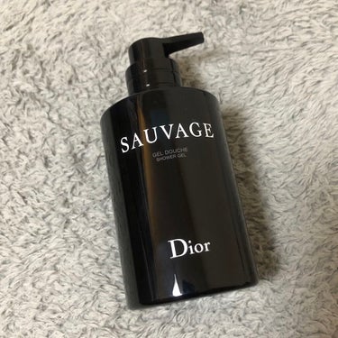 Diorから新しく出た
SAUVAGEシリーズ♡

私はバレンタインに
彼にプレゼントしました！

フレッシュでウッディーな香りとのことですが、
特に香りをほんとに喜んでくれました👏🏻

個人的には
そ