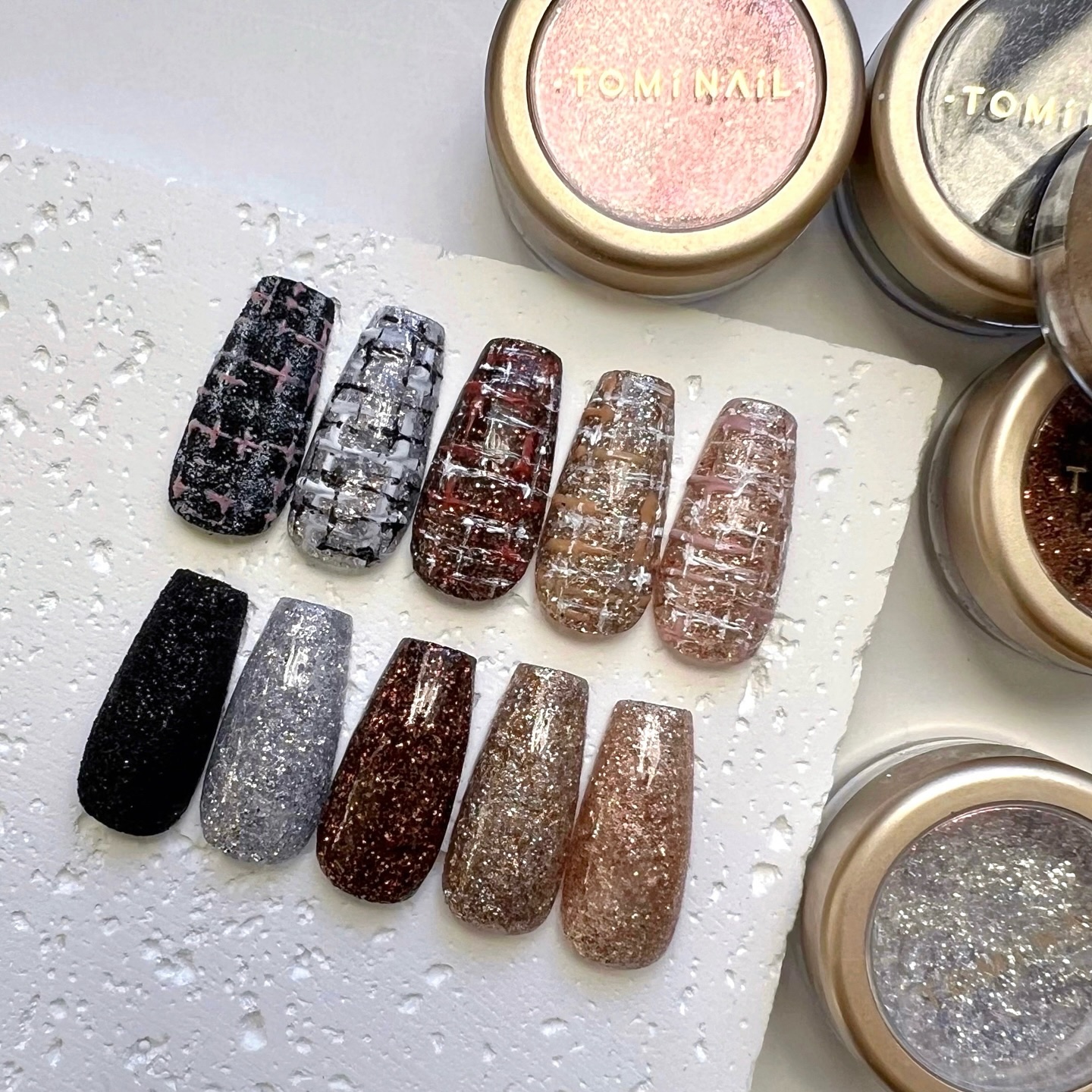 #グリッターネイル,#バレンタインネイル,#ツイードネイル,#冬ネイル,#セルフネイル,#ラメツイードネイル,#チェックネイル,#ラメネイル,#大人可愛いネイルのネイルデザイン