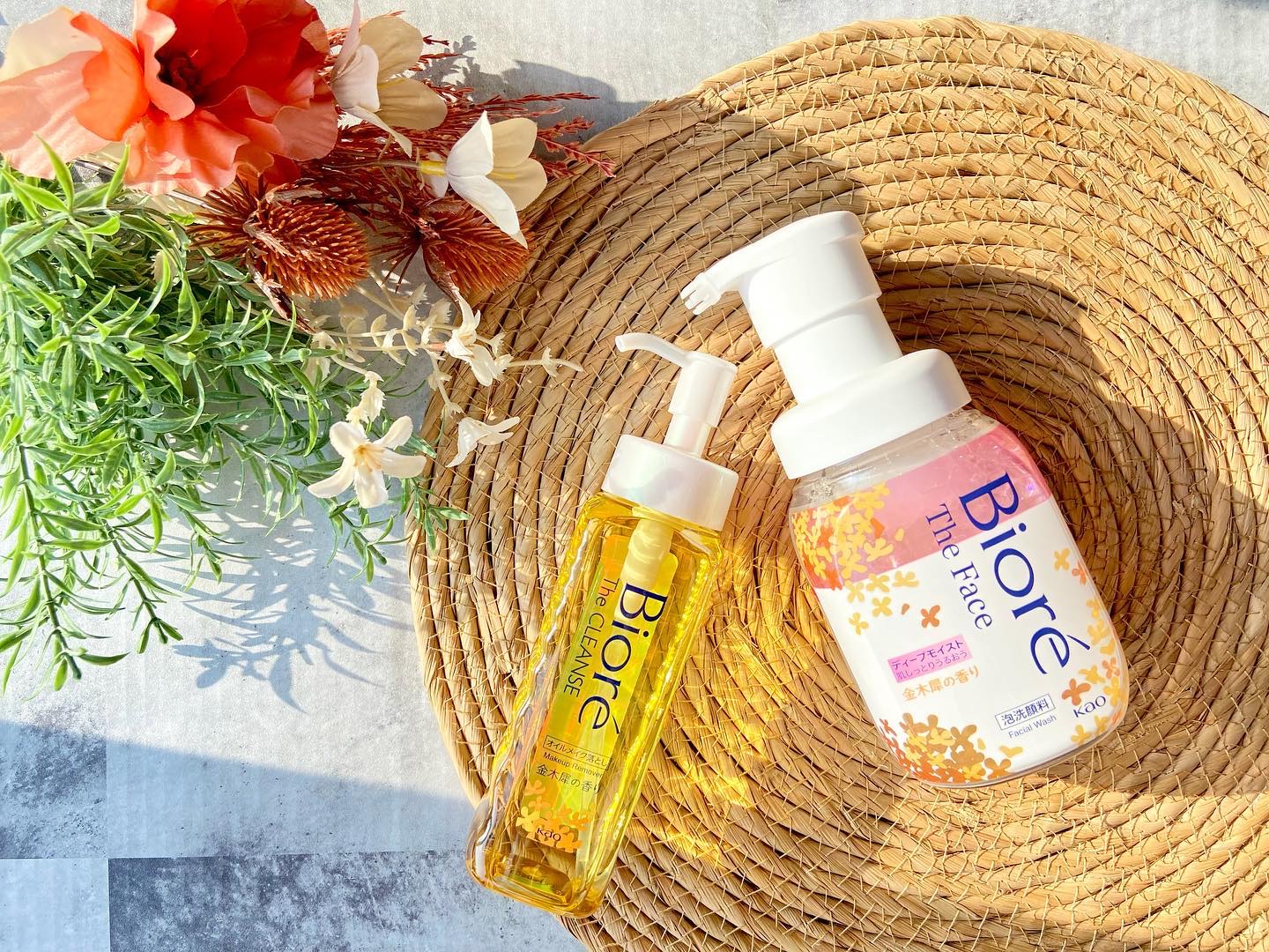 .
大好きな金木犀の香りᝰ✍︎꙳⋆

最近仲間入りしたお気に入り金木犀item✮⡱
✔︎ビオレ ザクレンズ オイルメイク落とし 
✔︎ビオレ ザフェイス 泡洗顔料 ディープモイスト 

金木犀待ってました〜という感じです🙌🏻🧡
花王株