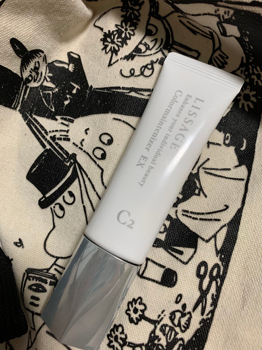 花 on LIPS 「固形ファンデだと、夕方には目の周囲が乾燥して目立つのが嫌で…最..」(1枚目)