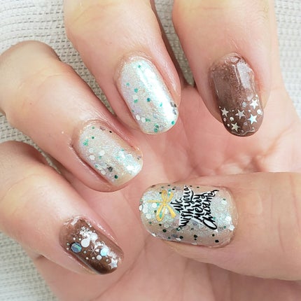 土木系おねいさん on LIPS 「週末のネイル💅土曜日は友達と忘年会だったし、派手なネイルをした..」(4枚目)