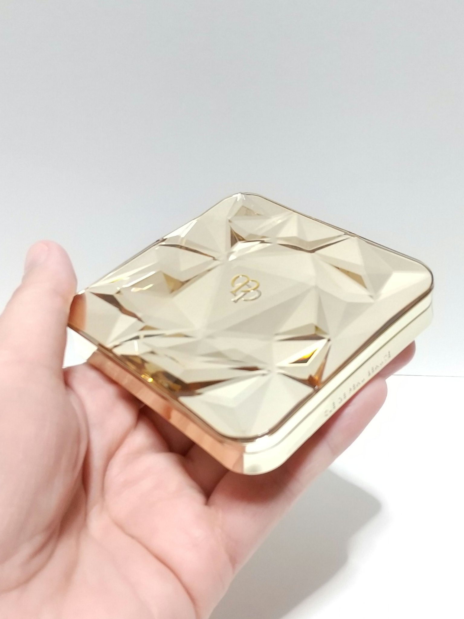 ル・レオスールデクラ /クレ・ド・ポー ボーテ/パウダーハイライトを使ったクチコミ（3枚目）