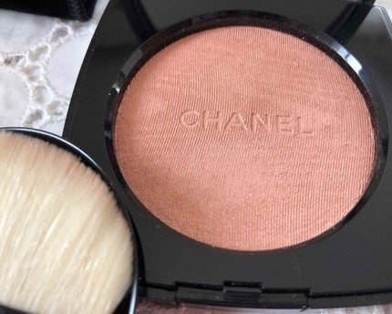 プードゥル ルミエール 30 ロージー ゴールド/CHANEL/パウダーハイライトを使ったクチコミ(2枚目)