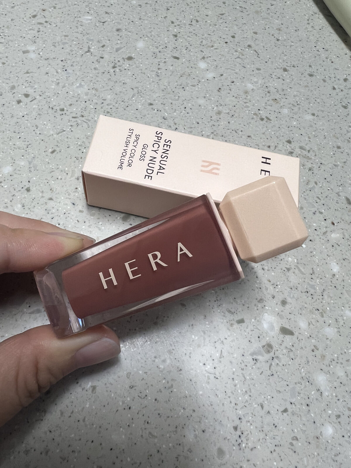 センシュアルスパイシーヌードグロス/HERA/リップグロスを使ったクチコミ（1枚目）