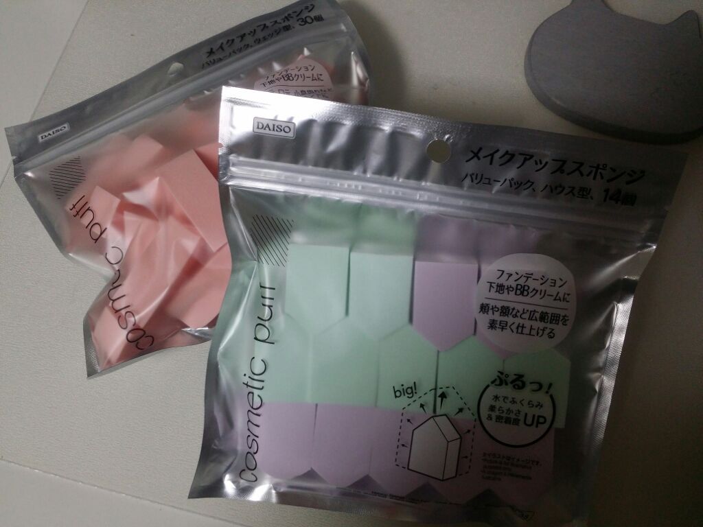 メイクアップスポンジ(バリューパック ウェッジ型 30個)/DAISO/パフ・スポンジを使ったクチコミ（1枚目）