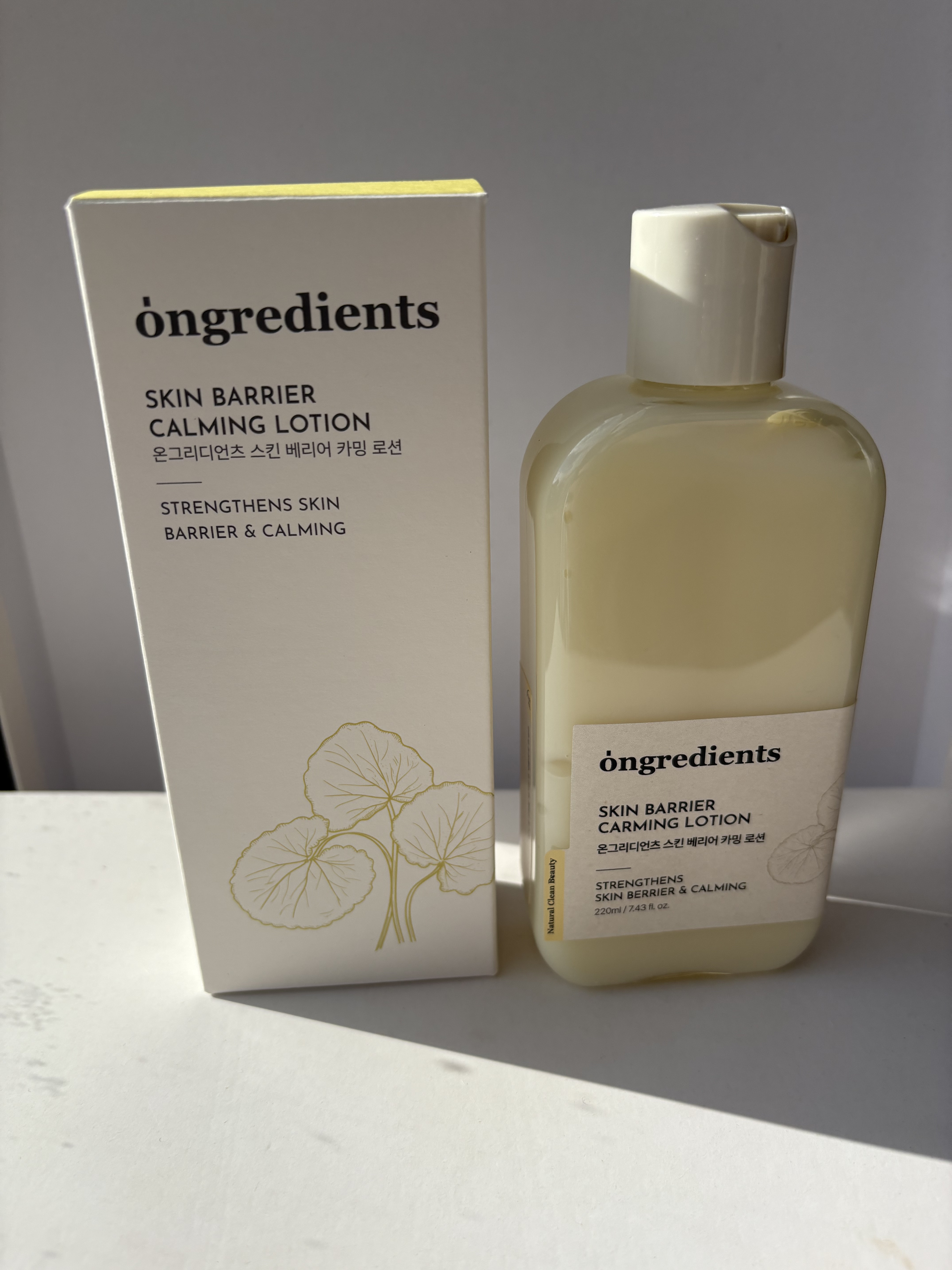 奇跡の保湿力😳✨
冬の乾燥肌に打ち勝てるローション🥰



Ongredients
Skin Barrier Calming Lotion 220ml
¥3,600
Qoo10公式店価格2700円




私の推しポイント⭐︎



•