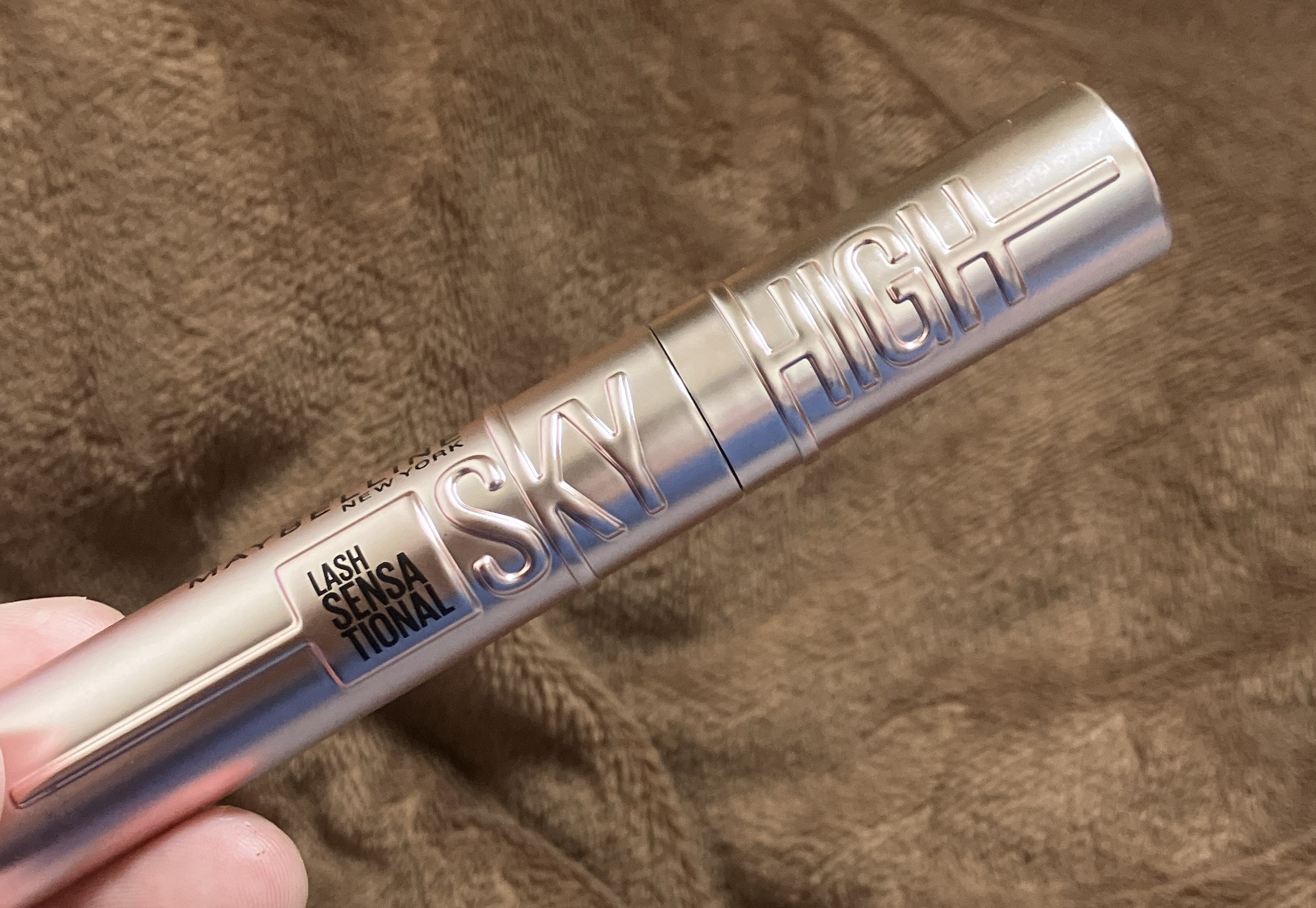 MAYBELLINE NEW YORK
スカイハイ 01ブラック

とうあちゃんがキープ力あると言っていたので買ってみました！！
とうあちゃんはネイビーを使っていたのですが、
ラメ入りということで目周りに塗るラメ苦手なので色はブラックにして