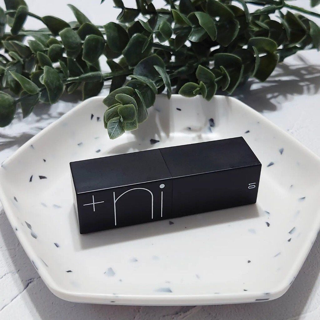 sparkle_sounds_vuk3 on LIPS 「プラスニシアーバームティントをお試しさせていただきました。箱に..」(1枚目)