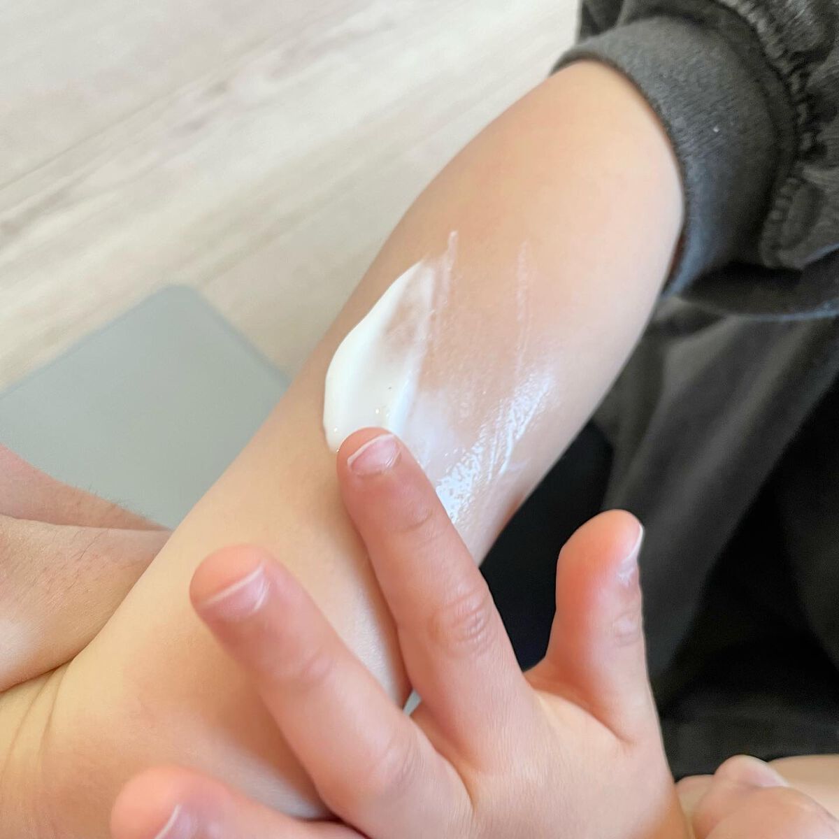 マイルドUV SPF33 PA＋＋＋/＆ Fam/日焼け止めジェルを使ったクチコミ（3枚目）