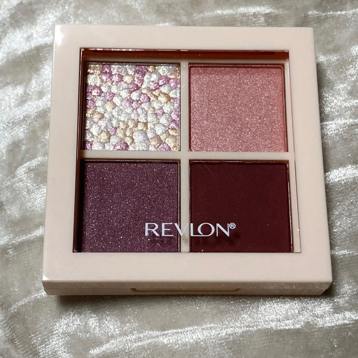 レブロン ダズル アイシャドウ クアッド/REVLON/アイシャドウパレットを使ったクチコミ(1枚目)