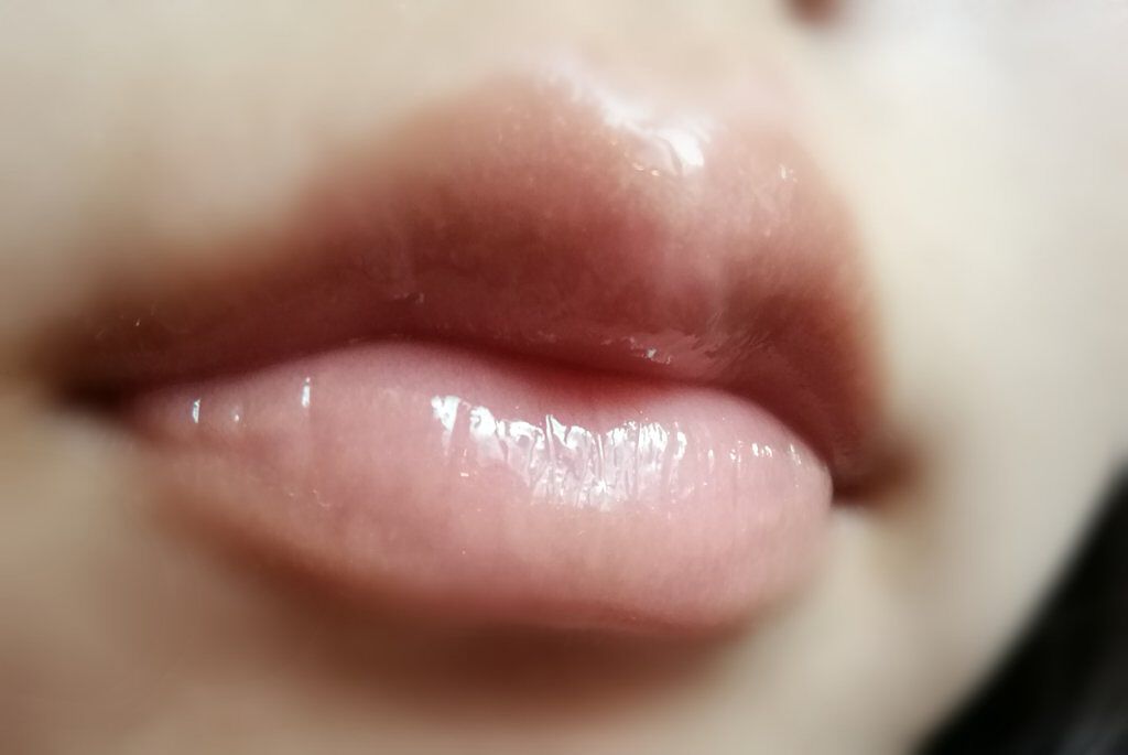 38°C / 99°F リップトリートメント (リップ美容液)/UZU BY FLOWFUSHI/リップケアを使ったクチコミ（2枚目）