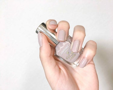 💅コレ一本で差をつける💅

個人的な感想ですが自分は小麦肌のうえにどちらかといえば暗めな色または白系の服を着る事が多いので一色で手元オシャレになってくれるこの色は好きです。

あまり派手な色でもないので