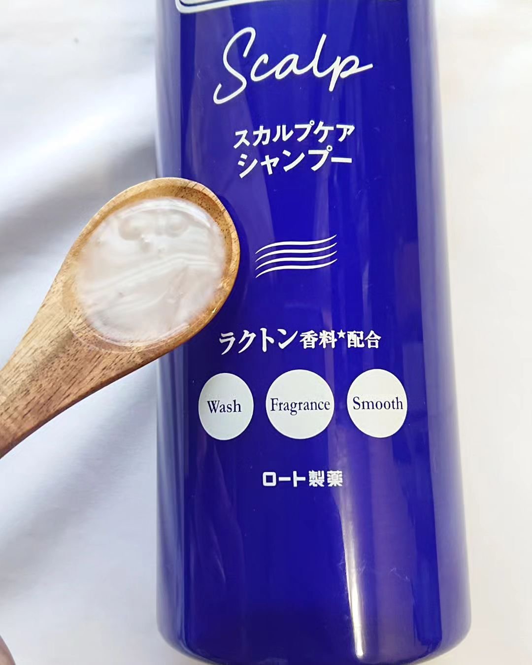 ナリス化粧品スカルプシャンプーが2袋、コンディショナーが1袋のセットです。 ナリス ⁄ 薬用 エクメール スキャルプ シャンプー／コンディショナーの