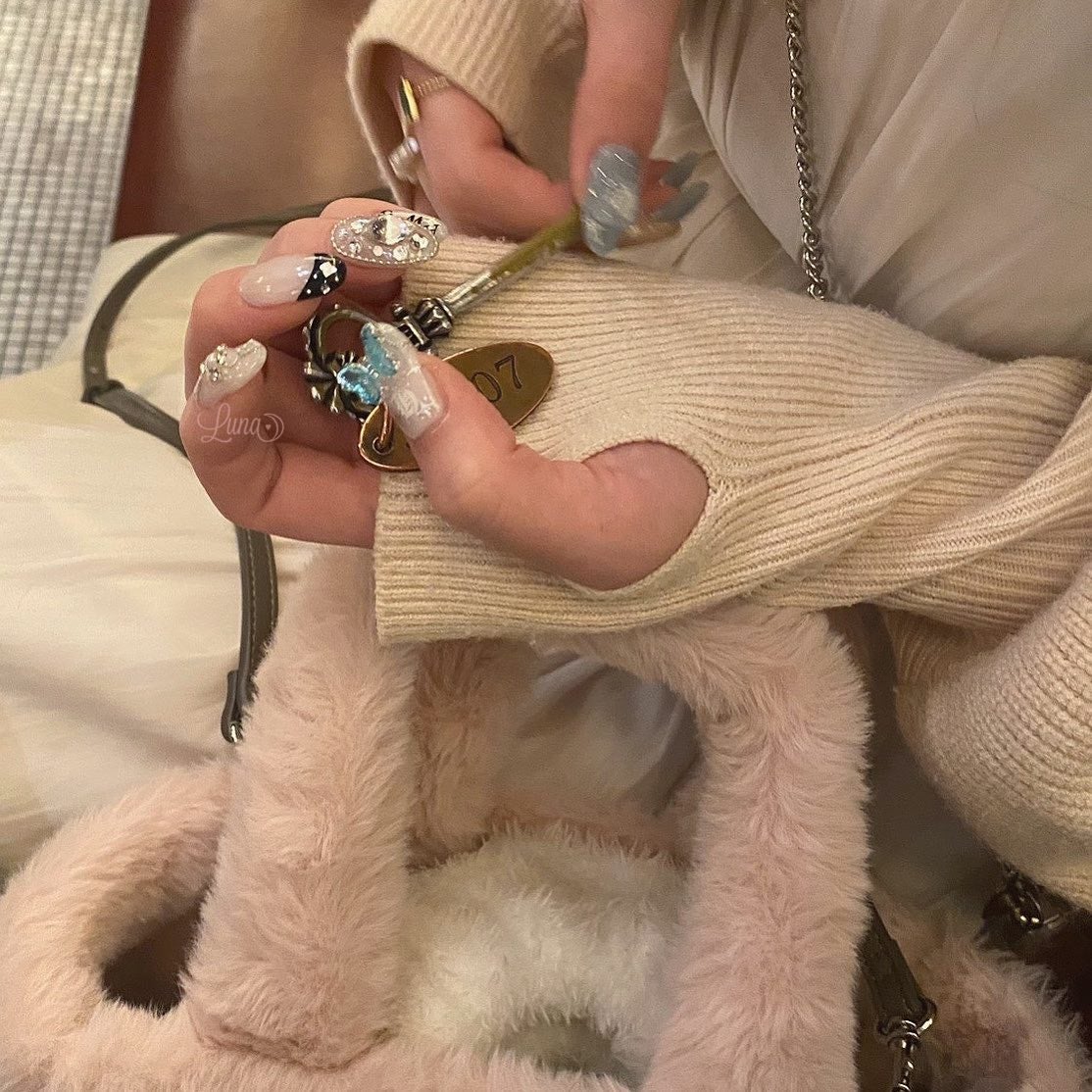 Iuna. Mizuki on LIPS 「.鍵モチーフって可愛い🤍🗝✨#nail#nailstagram..」(2枚目)