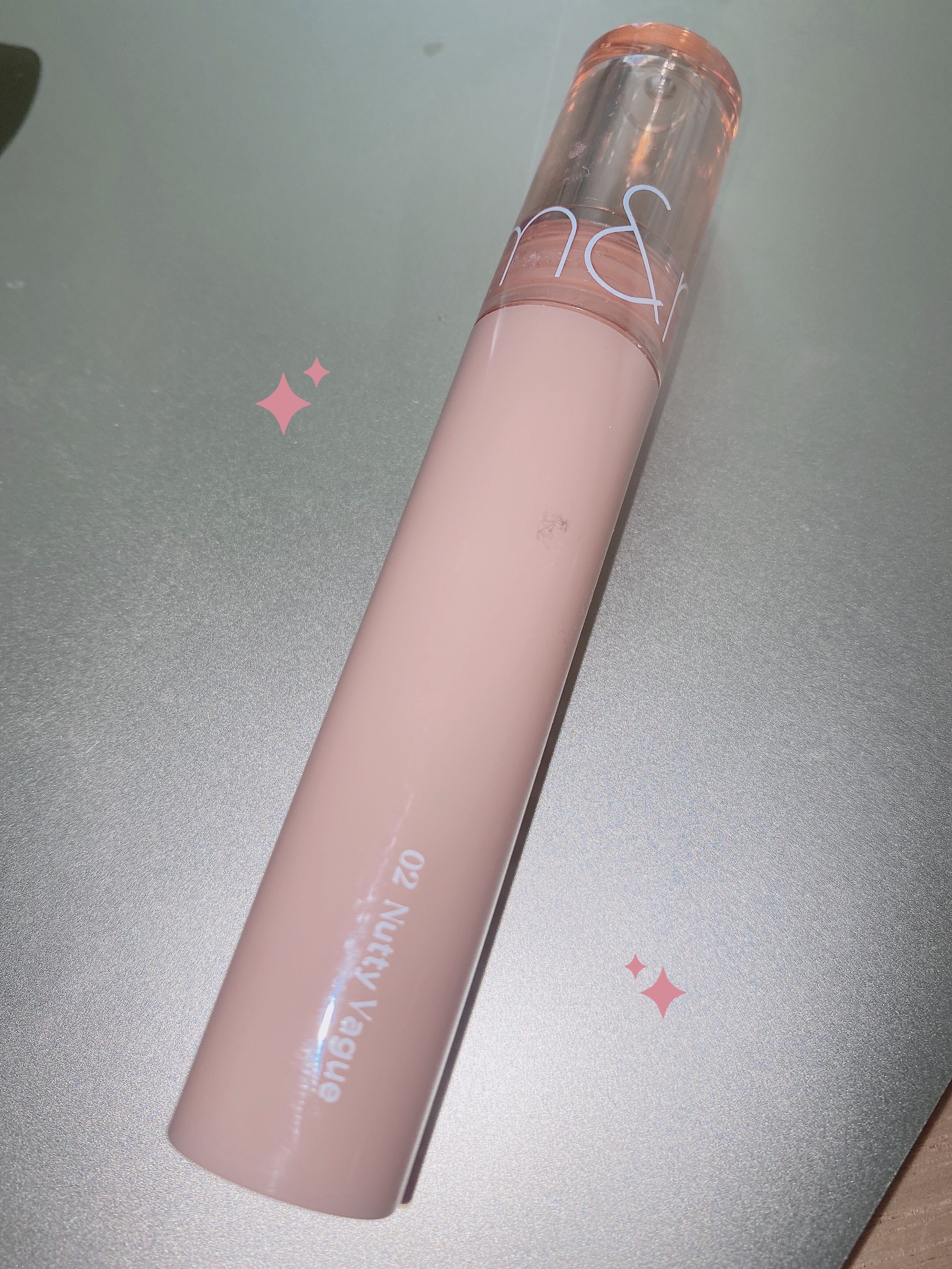 グラスティングカラーグロス 02 ナッティーヴェイグ(NUTTY VAGUE）/rom&nd/リップグロスを使ったクチコミ（1枚目）