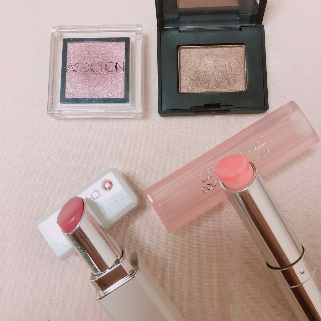 一昨日使ったモノ！

ナーズのLAHOREちゃんをなんとなくグラデになるように伸ばす。
アディクションのPink Riverたんをまぶたの真ん中に縦に乗せる。

ディオールのマットピンクを下地にぬりぬり。
キッカのドールタッチを上からぬりぬ