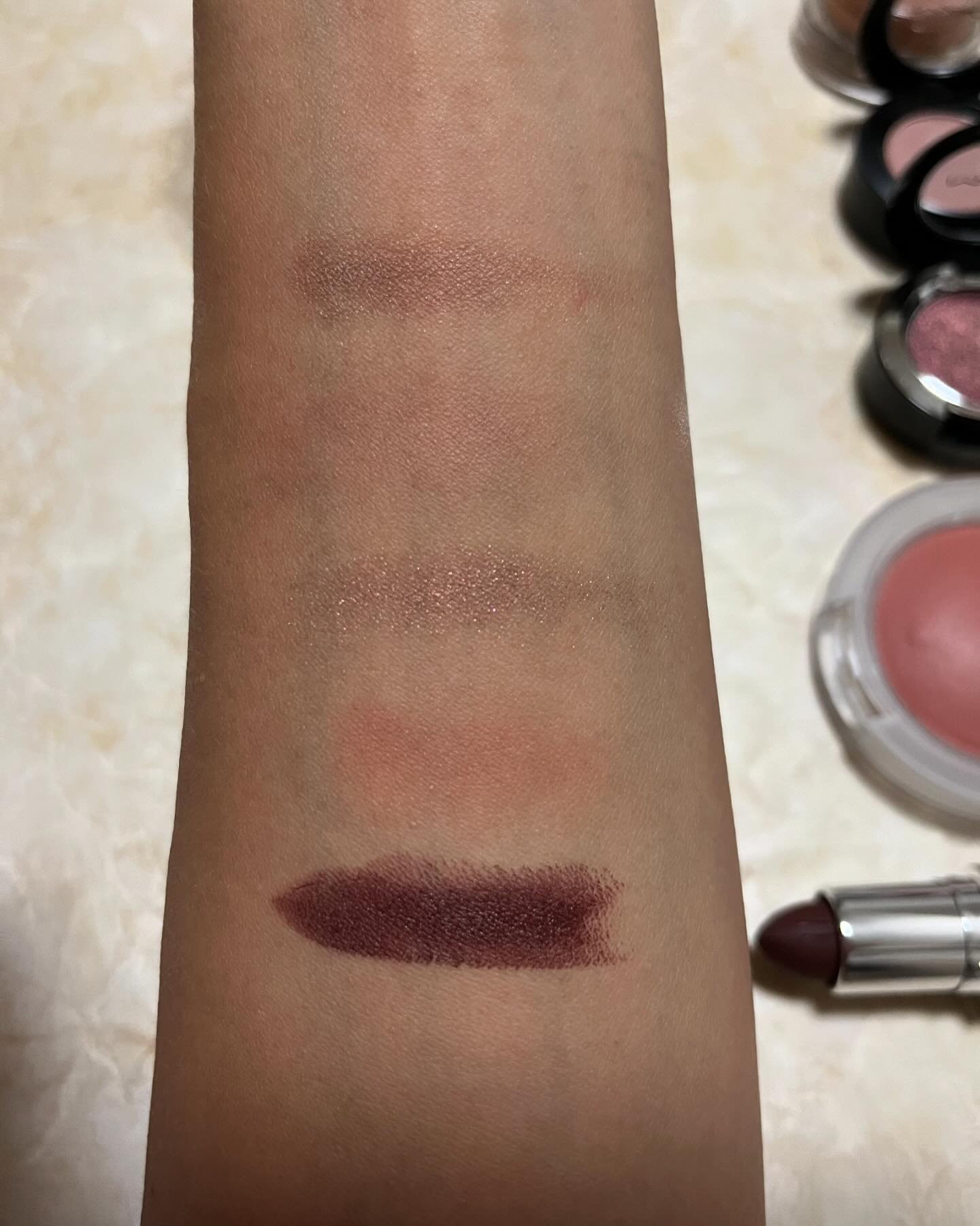 ダズルシャドウ エクストリーム インシネレーティッド/M・A・C/単色アイシャドウを使ったクチコミ（2枚目）