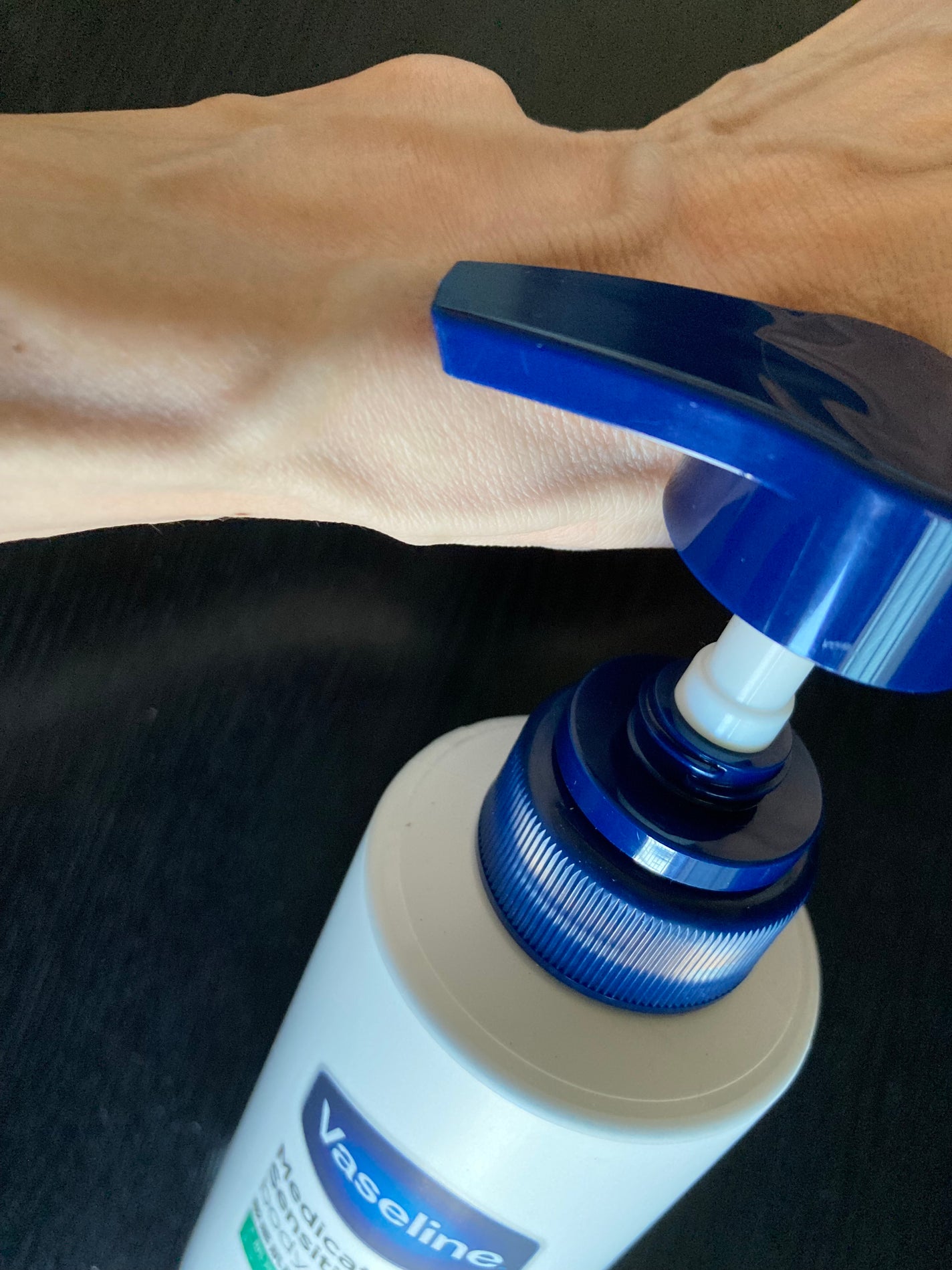 メディケイティッド センシティブケア ボディローション うるおいケア <医薬部外品>/ヴァセリン/ボディローションを使ったクチコミ(3枚目)