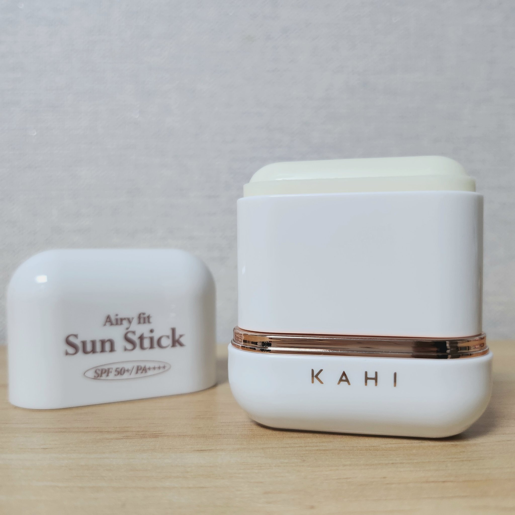 可愛すぎる日焼け止めスティック🩷
────────────

#提供
KAHI エアリーフィットサンスティック

妊娠中だから紫外線は気になるけど、大荷物で出歩くのは大変...
このサイズのサンスティックはとっても助かります🥹

見た目