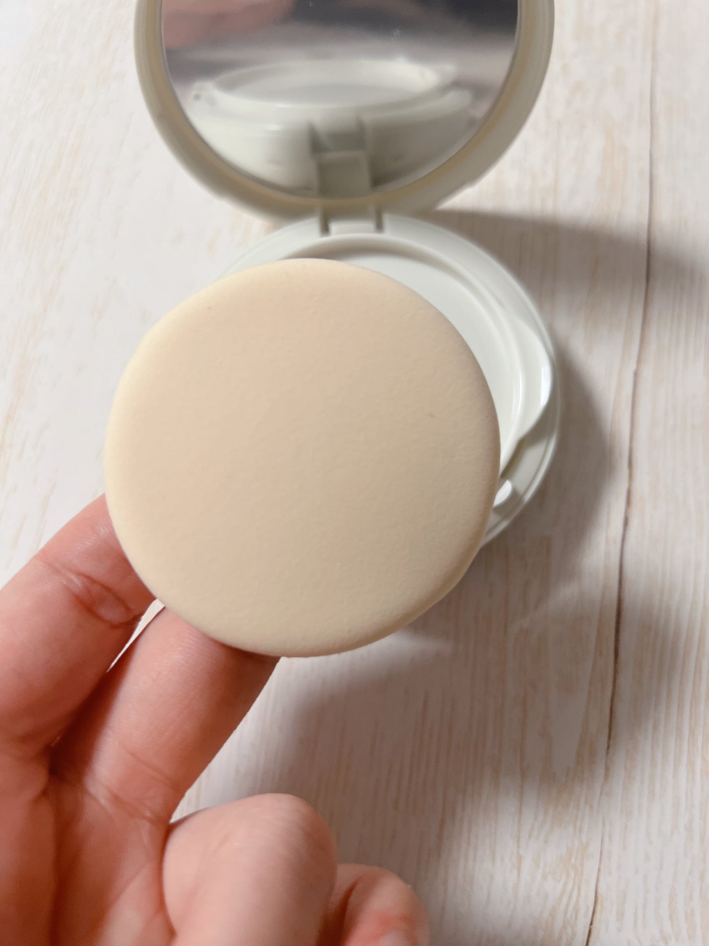 モイスチャーフィットクッション/hadaha/クッションファンデーションを使ったクチコミ(3枚目)