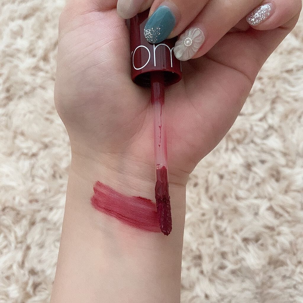 ジューシーラスティングティント/rom&nd/リップティントを使ったクチコミ（2枚目）