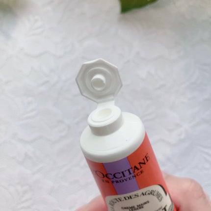 カムクアット スノーシア ハンドクリーム/L'OCCITANE/ハンドクリームを使ったクチコミ(2枚目)