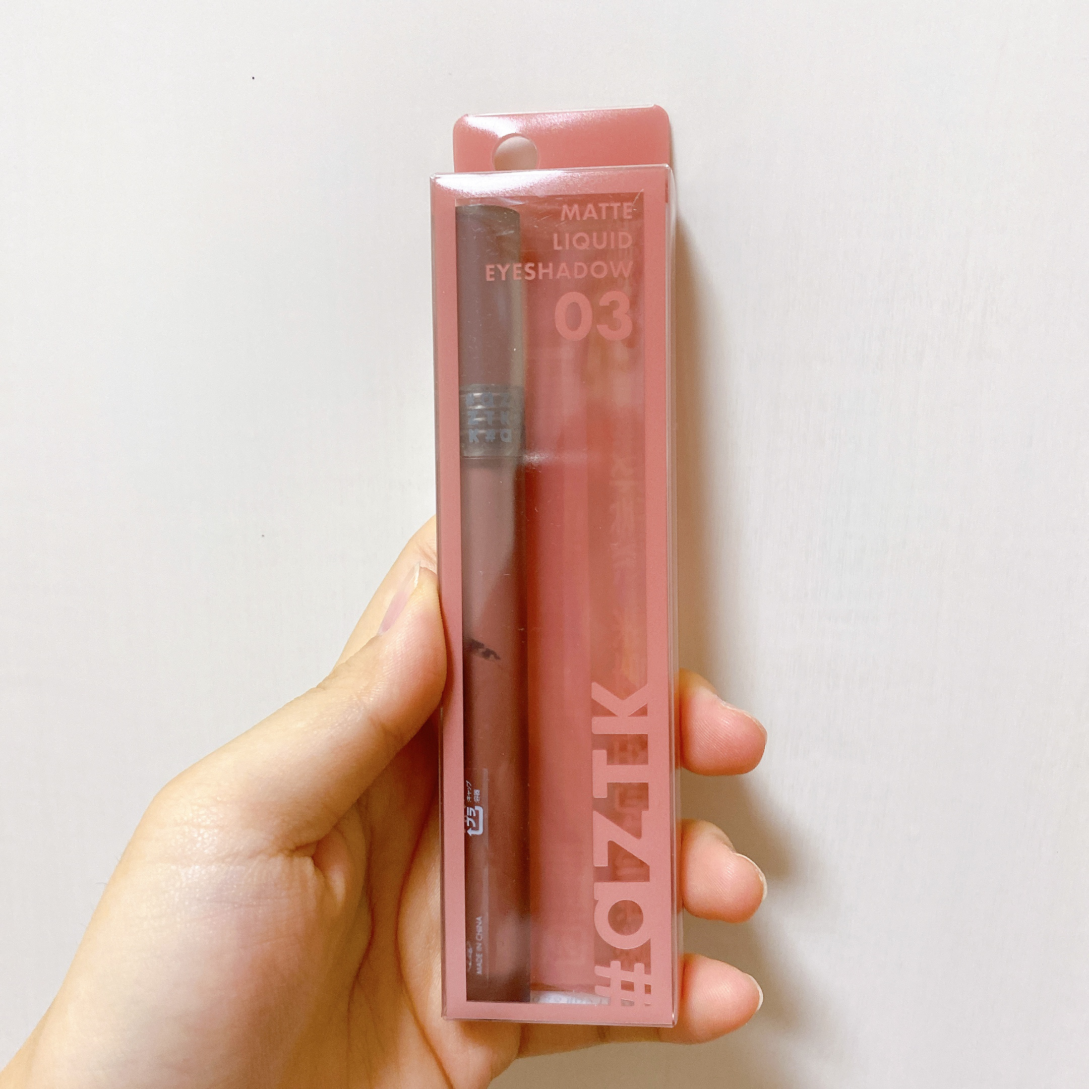 aZTK シルキーリキッドアイシャドウのクチコミ「\aZTK シルキーリキッドアイシャドウ/

M03　サハラローズ

M04　キャラメルラテ
.....」（2枚目）