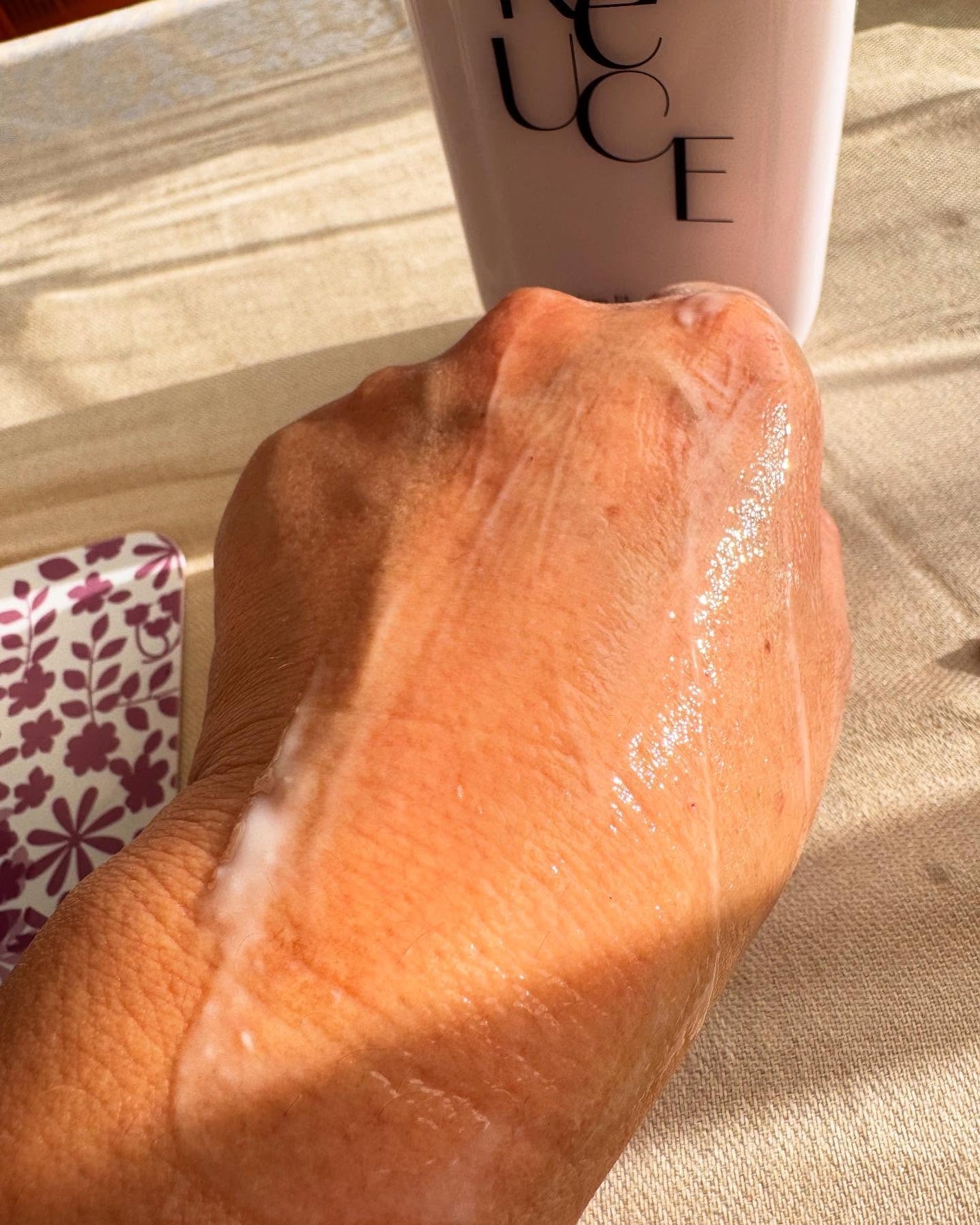 リルーチェスキンミルクローションプリズムリリー/コスメテックスローランド/ボディローションを使ったクチコミ(4枚目)