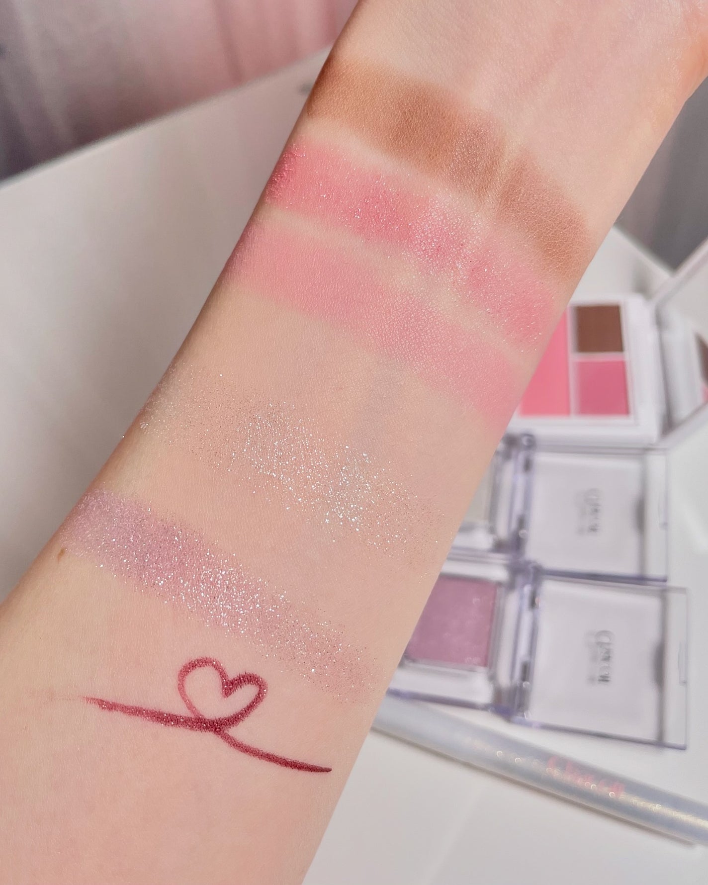 マルチカラーバリエーション スパークル/チャコット・コスメティクス/単色アイシャドウを使ったクチコミ(4枚目)